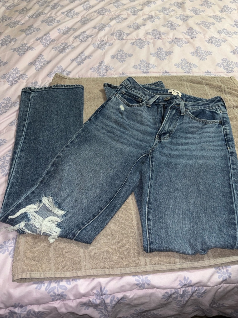 SO Women's Straight-Leg Distressed Blue Jeans